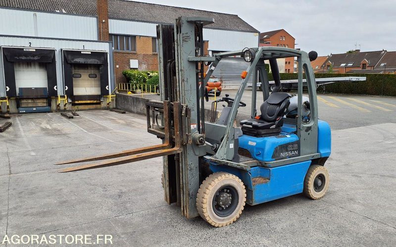 Carretilla elevadora Chariot élévateur frontal GAZ Nissan 2827 heures Triplex UD02A25PQ - 3F550