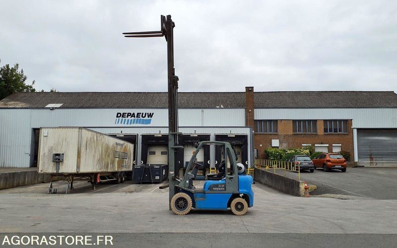 Carretilla elevadora Chariot élévateur frontal GAZ Nissan 2827 heures Triplex UD02A25PQ - 3F550
