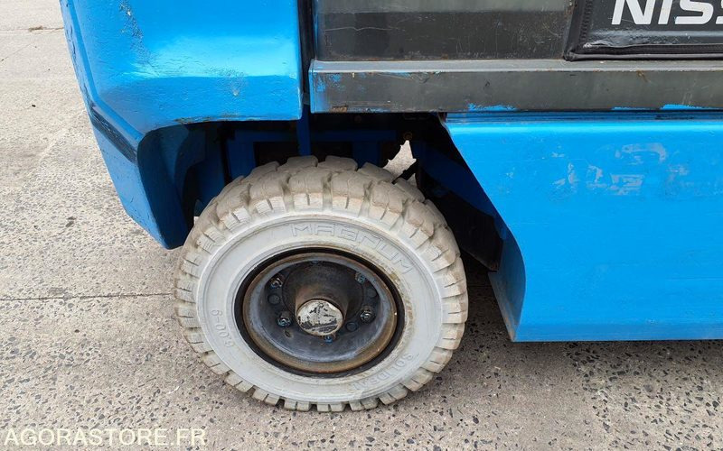 Carretilla elevadora Nissan 2682 heures Triplex UD02A25PQ - 3F550