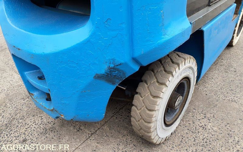 Carretilla elevadora Nissan 2682 heures Triplex UD02A25PQ - 3F550