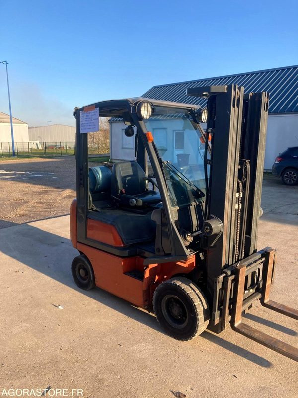 Carretilla elevadora de gas CHARIOT ELEVATEUR NISSAN GAZ PD01A15PQ ANNEE 2001 1T500