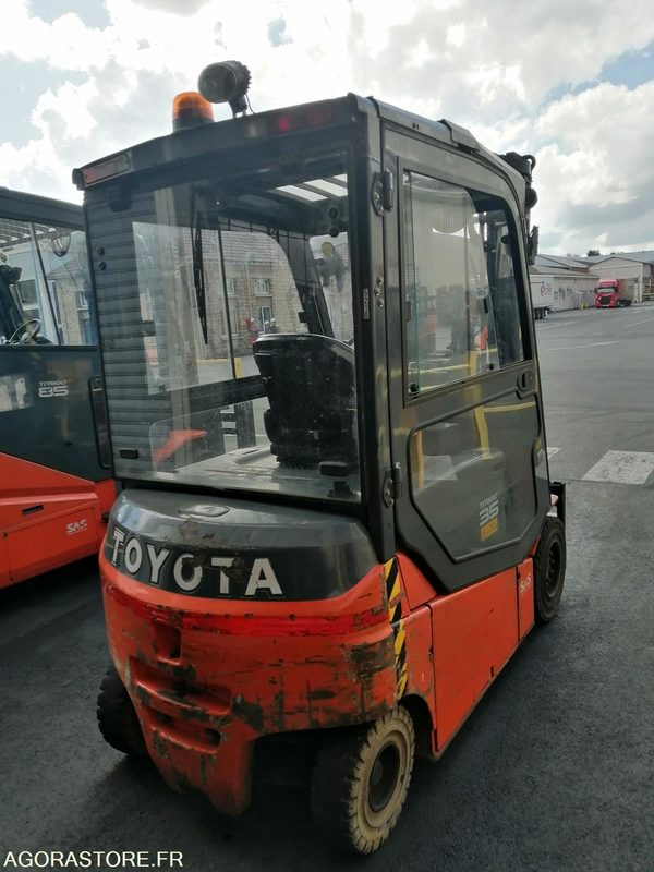 Carretilla elevadora eléctrica Chariot Toyota 8FBMT35 - 2015 (5210)