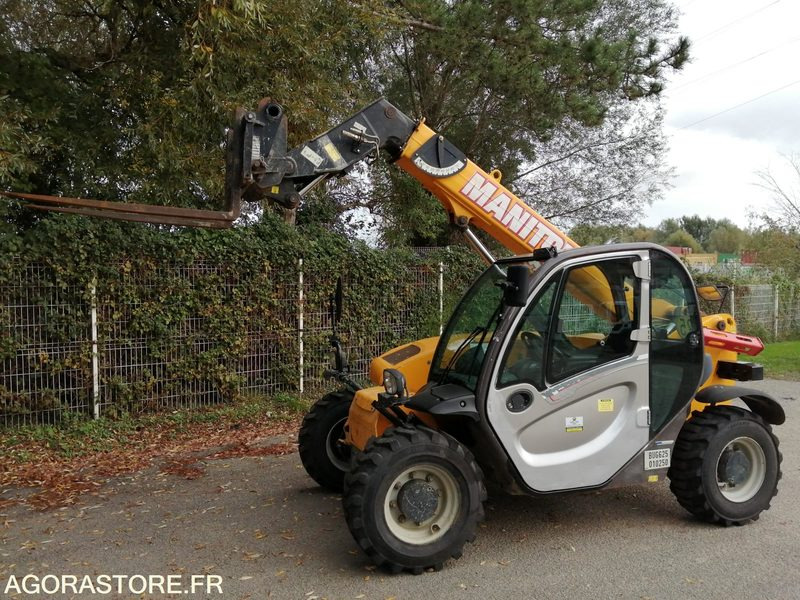 Manipulador telescópico CHARIOT TELESCOPIQUE FIXE - MANITOU - 2.5 T - 2014 / 3910 HEURES