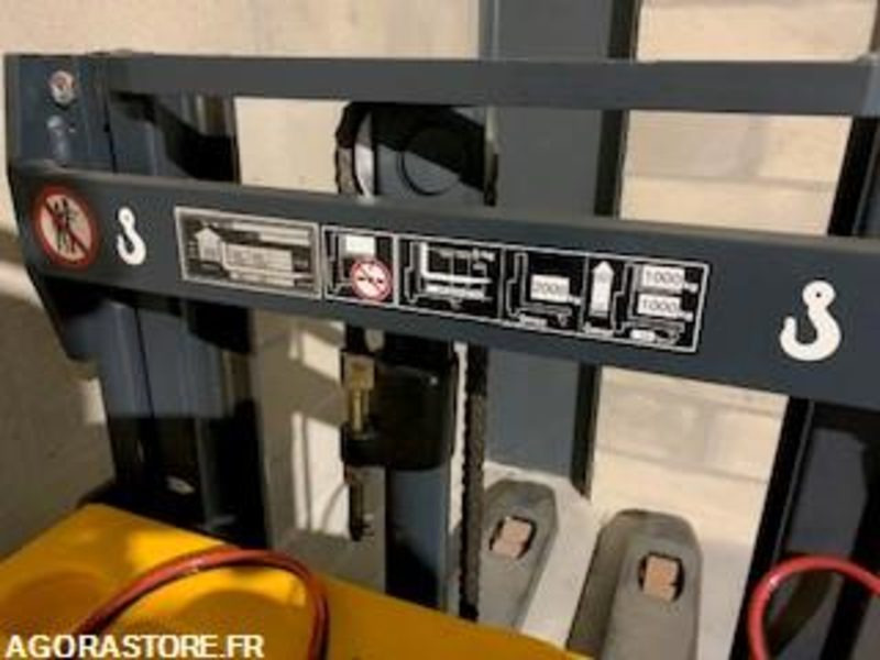 Transpaleta Transpalette électrique sur batteries déchargées. JUNGHEINRICH