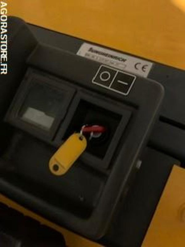 Transpaleta Transpalette électrique sur batteries déchargées. JUNGHEINRICH