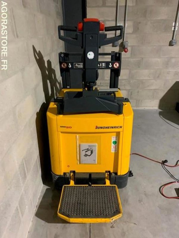 Transpaleta Transpalette électrique sur batteries déchargées. JUNGHEINRICH