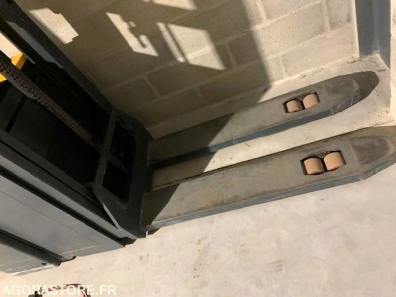 Transpaleta Transpalette électrique sur batteries déchargées. JUNGHEINRICH