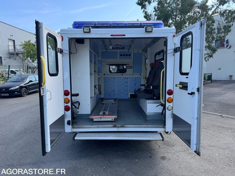 Furgón FIAT DUCATO SAMU / AMBULANCE - 2009 - 240 000 KM