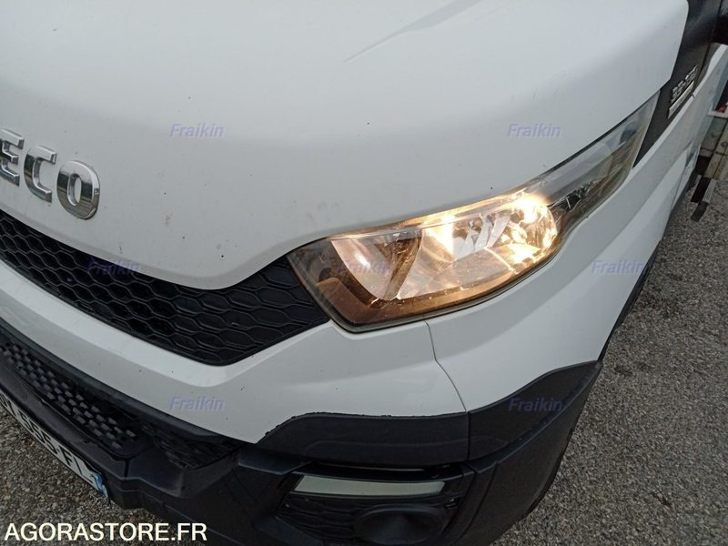 Furgón IVECO DAILY CHASSIS 35S13 EURO 5 / DY555FL / 177380 kms / 2015