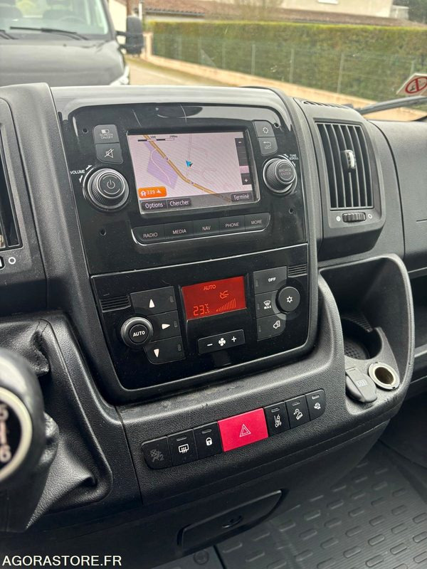 Furgón PEUGEOT BOXER 2.2 HDI - 2021 - 45 666 KMS