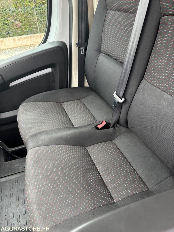 Furgón PEUGEOT BOXER 2.2 HDI - 2021 - 45 666 KMS