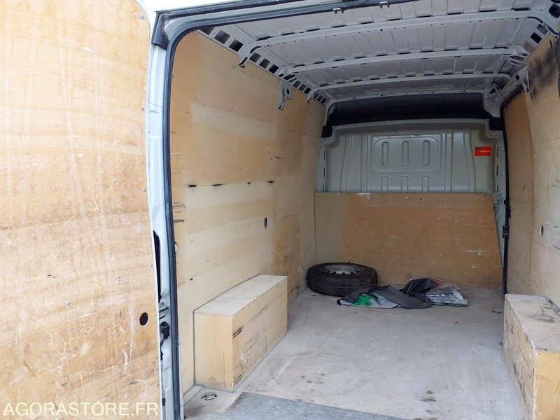 Furgón Peugeot Boxer 165CV L2H2 avec Hayon et Galerie - 2023 - 90000 Kms