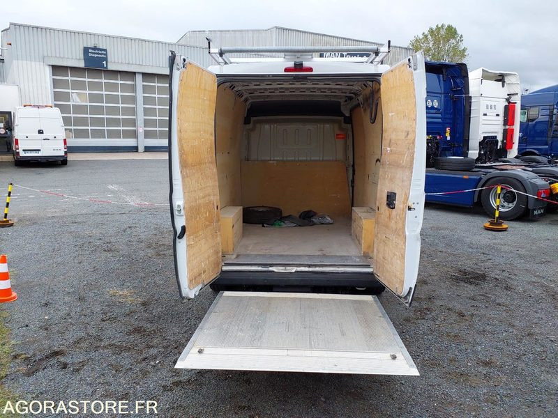 Furgón Peugeot Boxer 165CV L2H2 avec Hayon et Galerie - 2023 - 90000 Kms