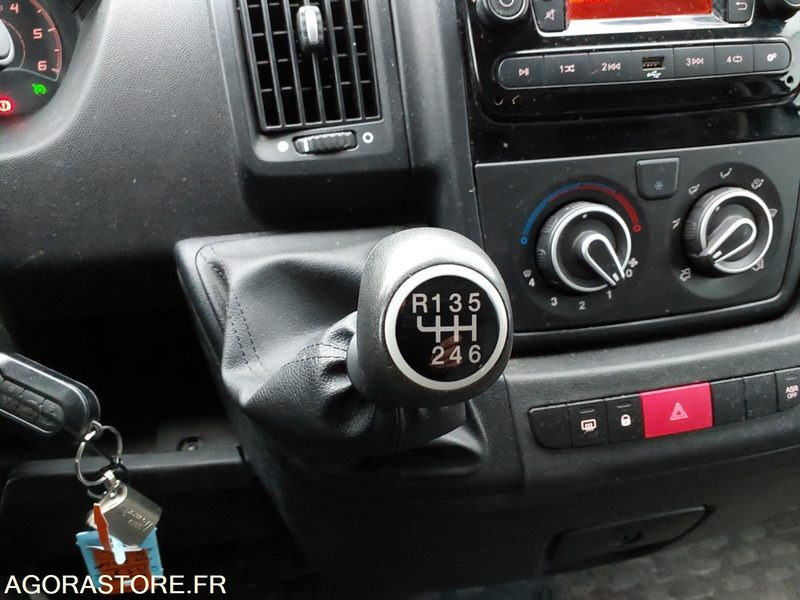 Furgón Peugeot Boxer 165CV L2H2 avec Hayon et Galerie - 2023 - 90000 Kms