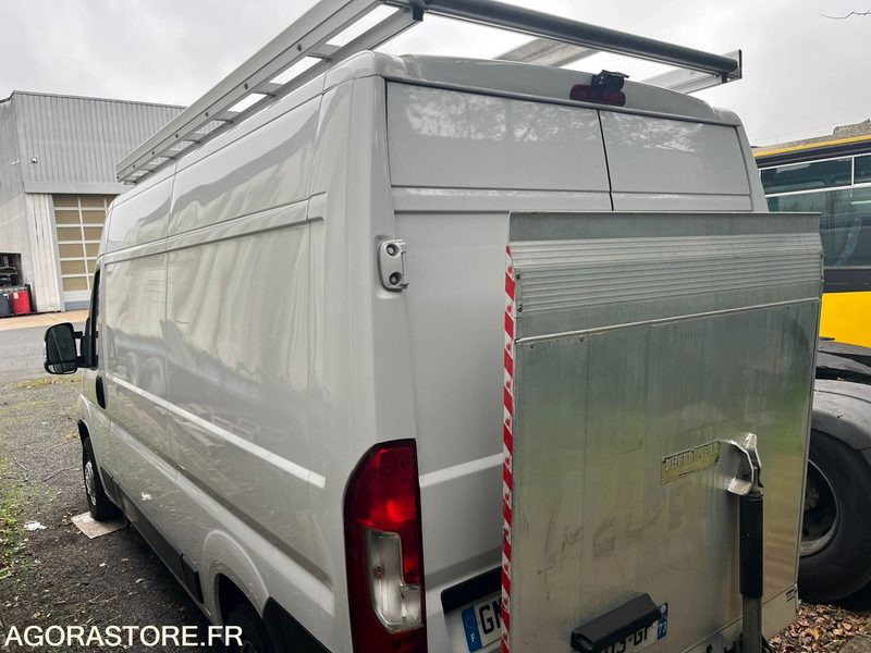 Furgón Peugeot Boxer 165CV L2H2 avec Hayon et Galerie - 2023 - 90000 Kms