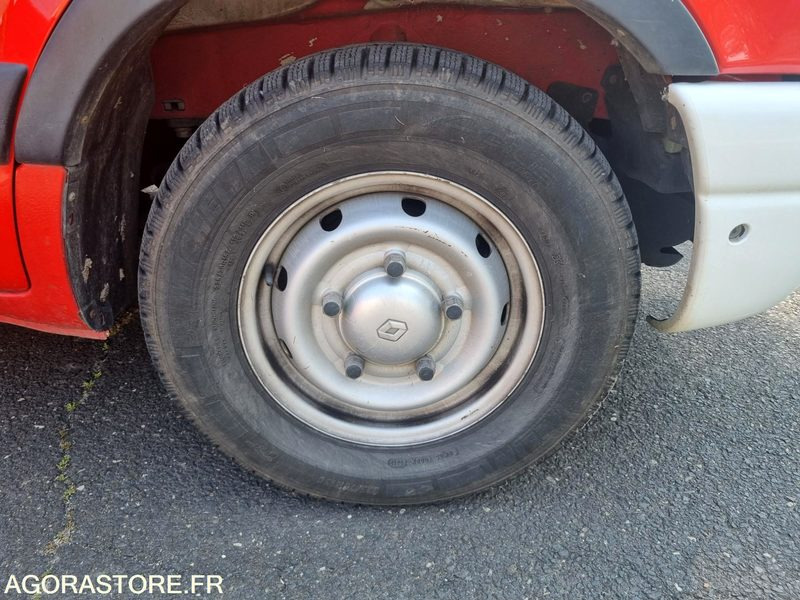 Furgón RENAULT MASTER L2H2 - CL 646 AB - 118636 Kms