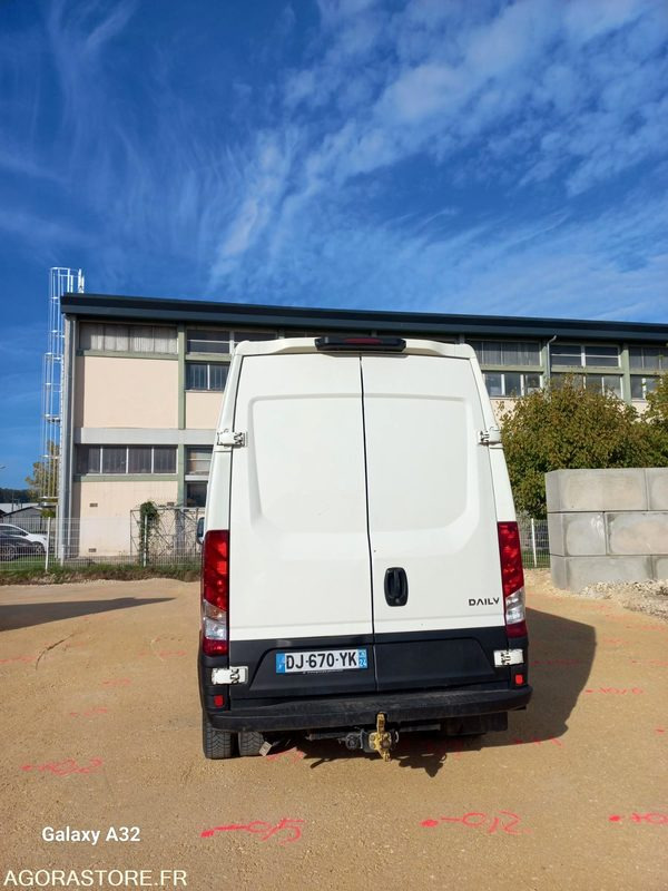 Furgón fourgon iveco