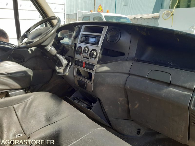 Furgoneta basculante IVECO BENNE DANS L'ETAT