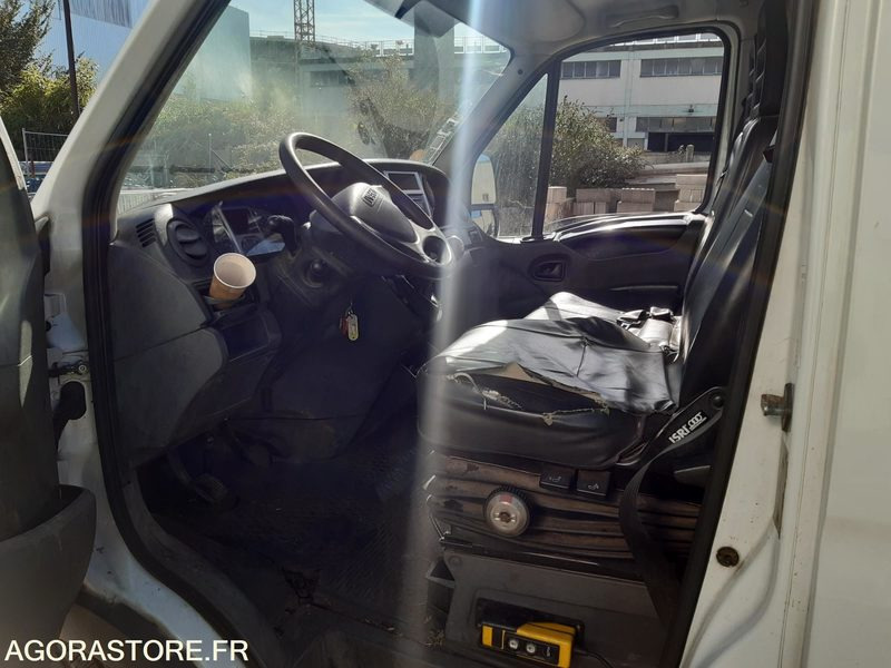 Furgoneta basculante IVECO BENNE DANS L'ETAT