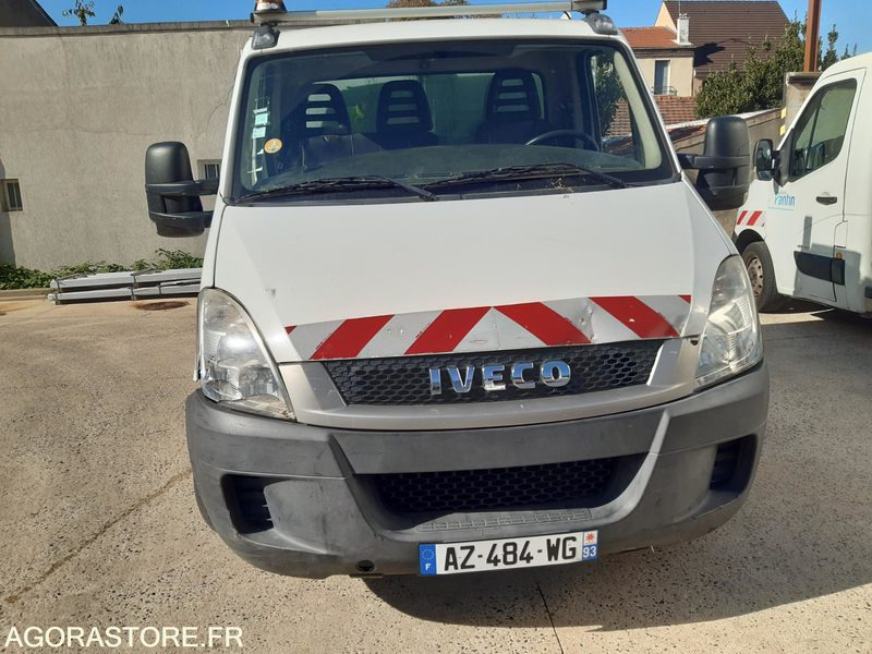 Furgoneta basculante IVECO BENNE DANS L'ETAT