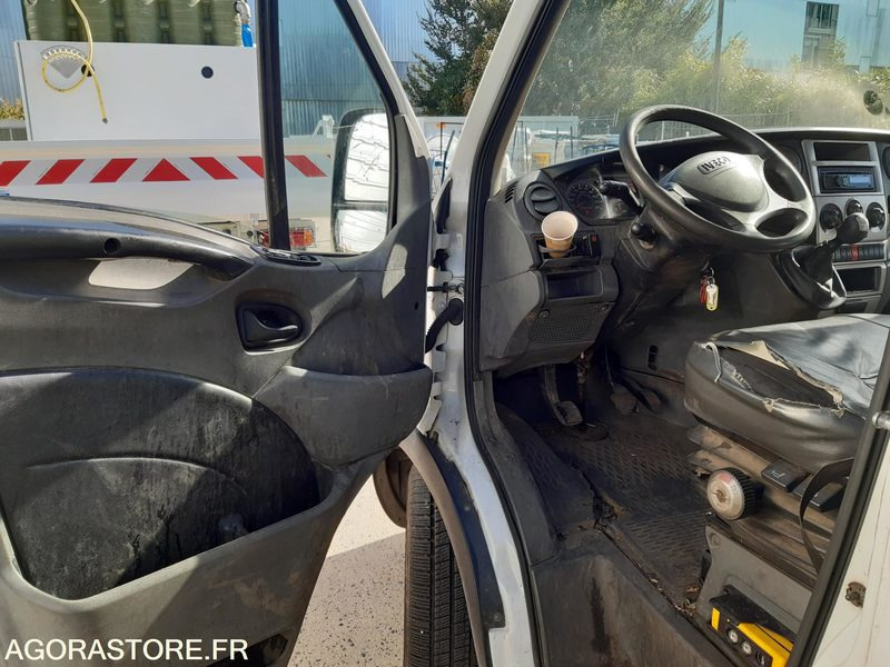 Furgoneta basculante IVECO BENNE DANS L'ETAT