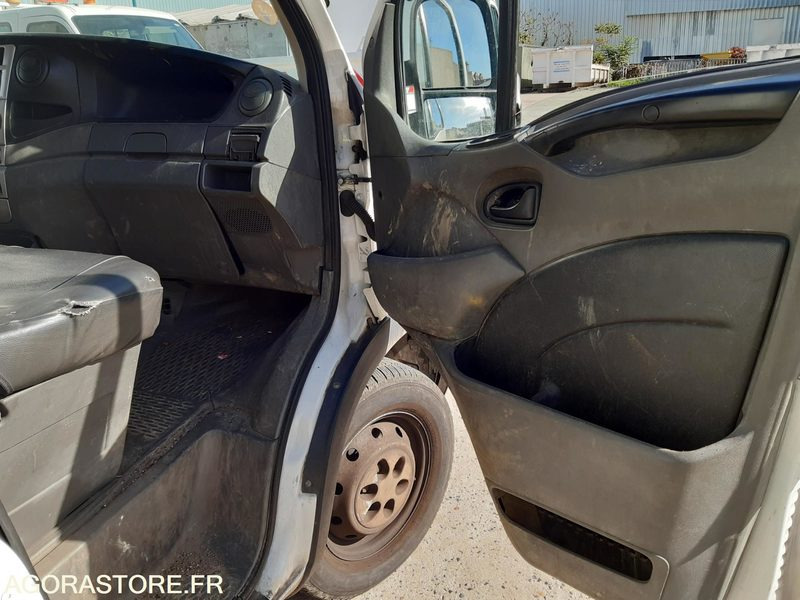 Furgoneta basculante IVECO BENNE DANS L'ETAT
