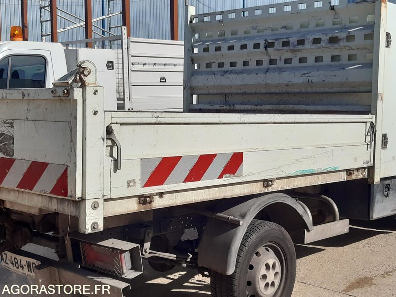 Furgoneta basculante IVECO BENNE DANS L'ETAT