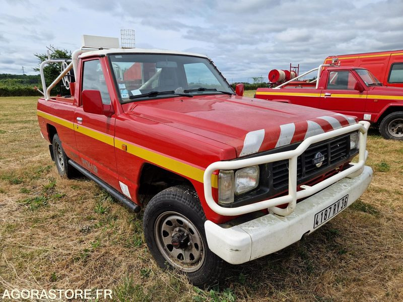 Furgoneta basculante Nissan Patrol - 4187RV36