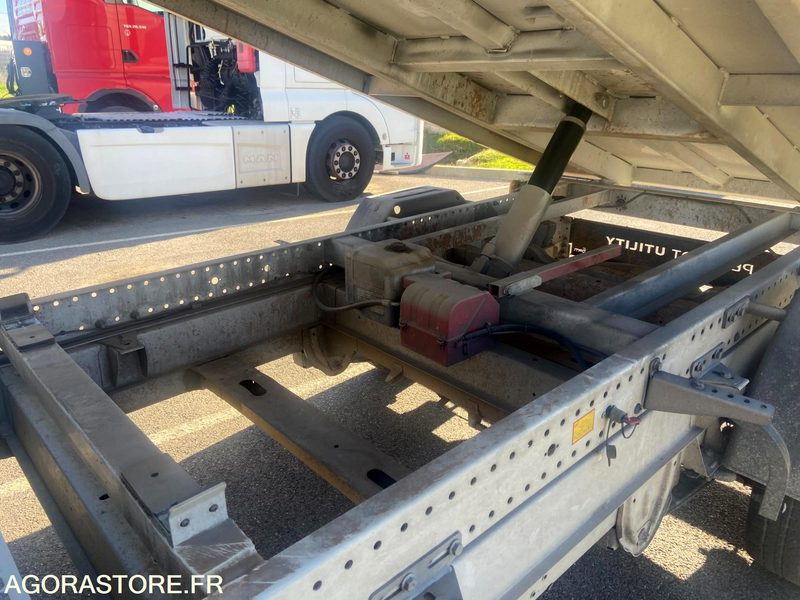 Furgoneta basculante PEUGEOT BOXER BENNE - 2023 - 110500 Kms