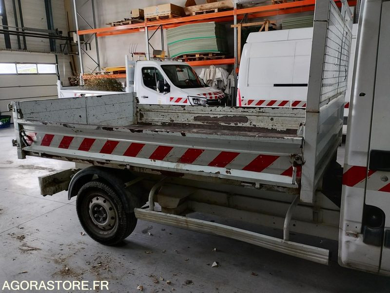 Furgoneta basculante RENAULT MASTER BENNE