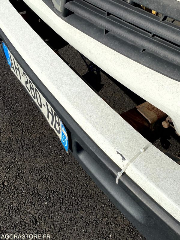 Furgoneta basculante Renault MAXITY DXI 130 Plateau 2009 / 243398 Km