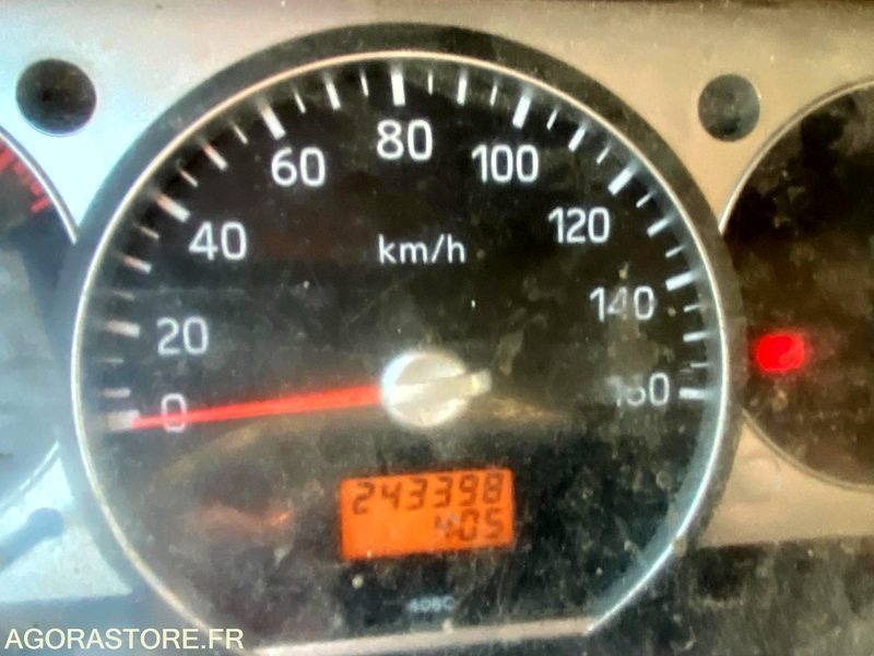 Furgoneta basculante Renault MAXITY DXI 130 Plateau 2009 / 243398 Km
