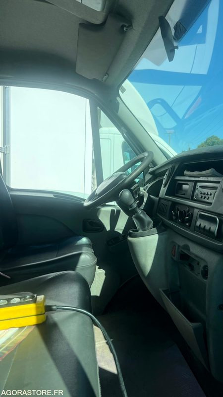 Furgoneta basculante Renault master benne