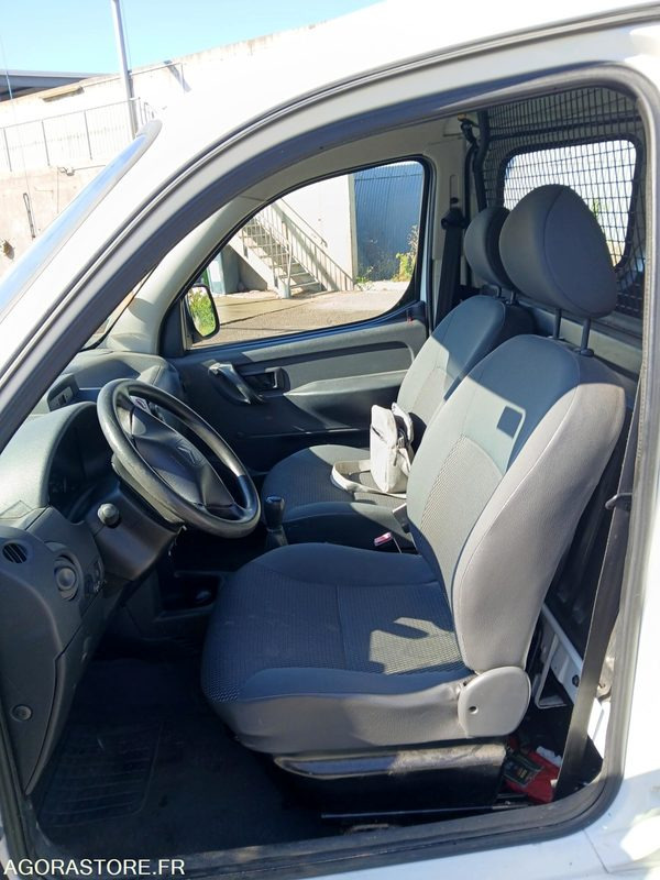 Furgoneta pequeña Citroën Berlingo 752-AGX-42