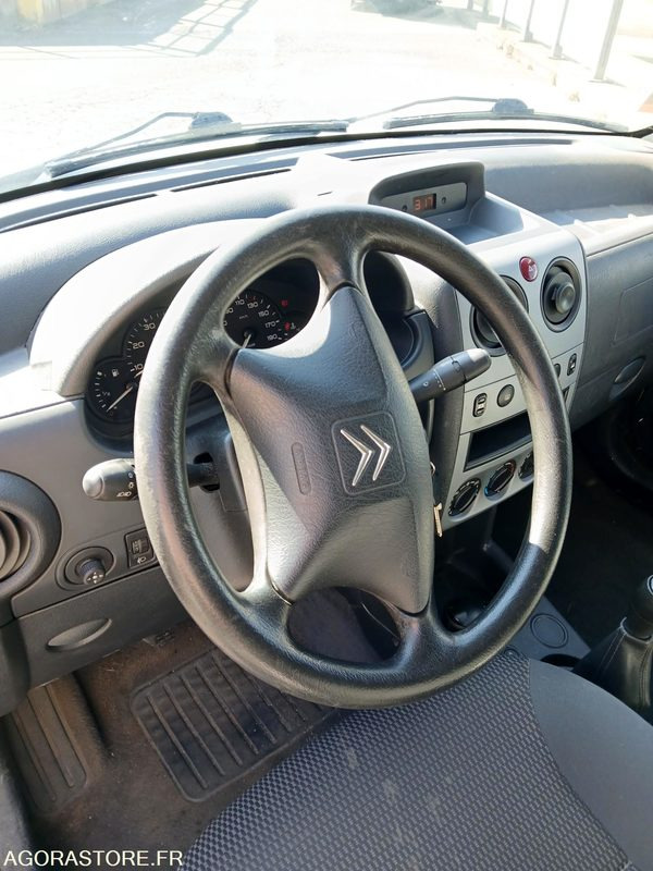 Furgoneta pequeña Citroën Berlingo 752-AGX-42
