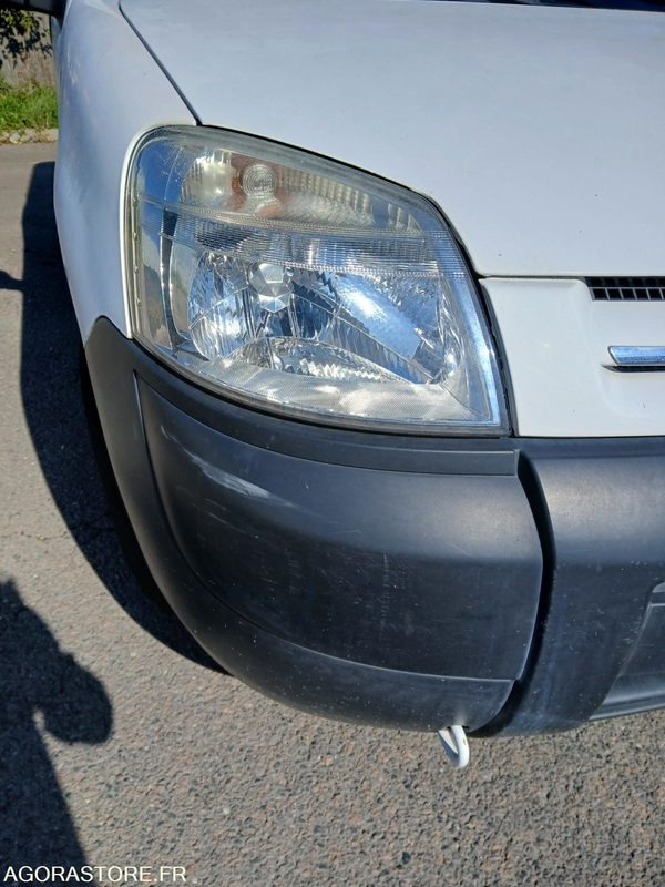 Furgoneta pequeña Citroën Berlingo 752-AGX-42