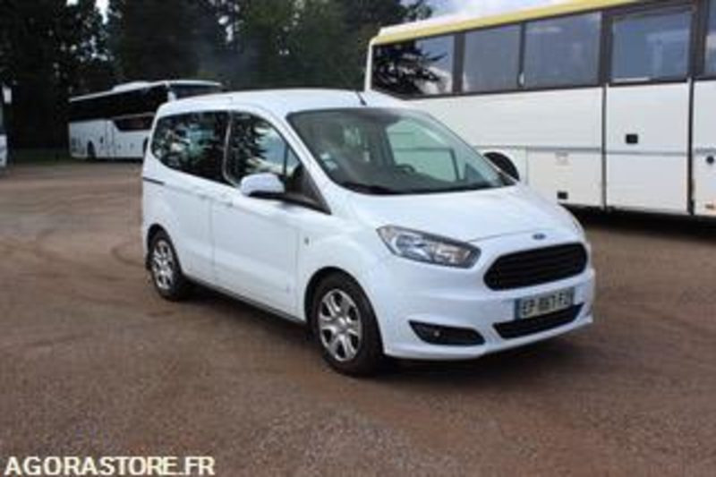 Furgoneta pequeña FORD TOURNEO - 2017 - 195 671 KMS - EP867FZ