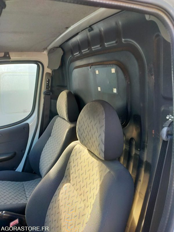 Furgoneta pequeña Fiat Doblo Essence et GNV