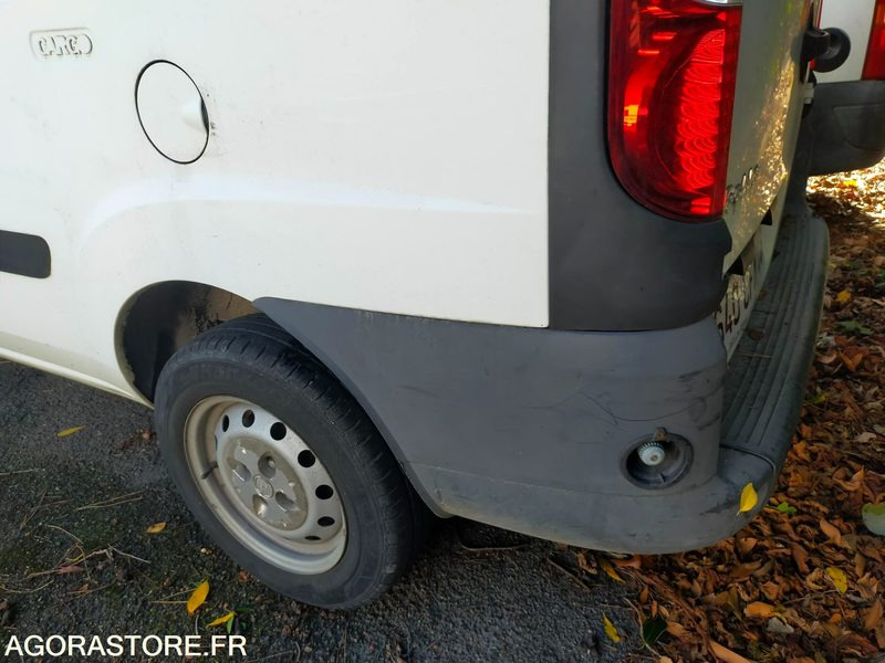 Furgoneta pequeña Fiat Doblo Essence et GNV