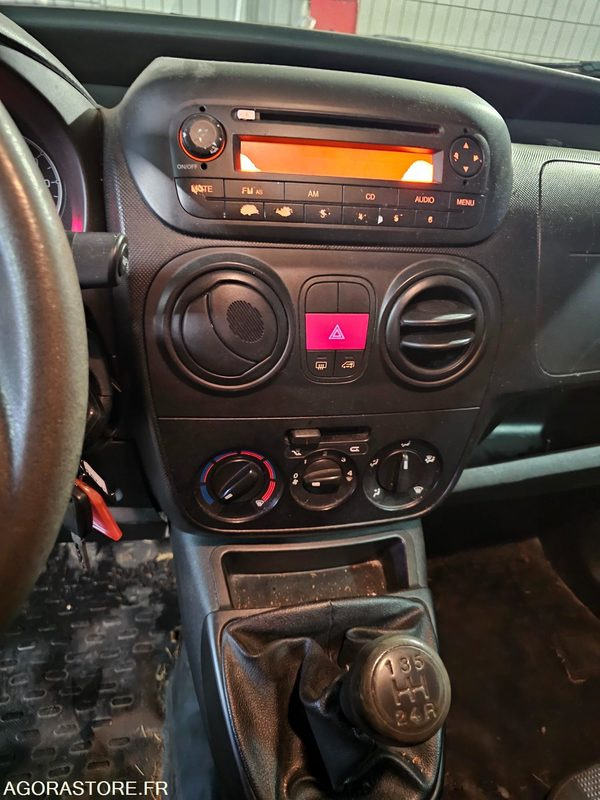 Furgoneta pequeña Peugeot Bipper - CP519ER