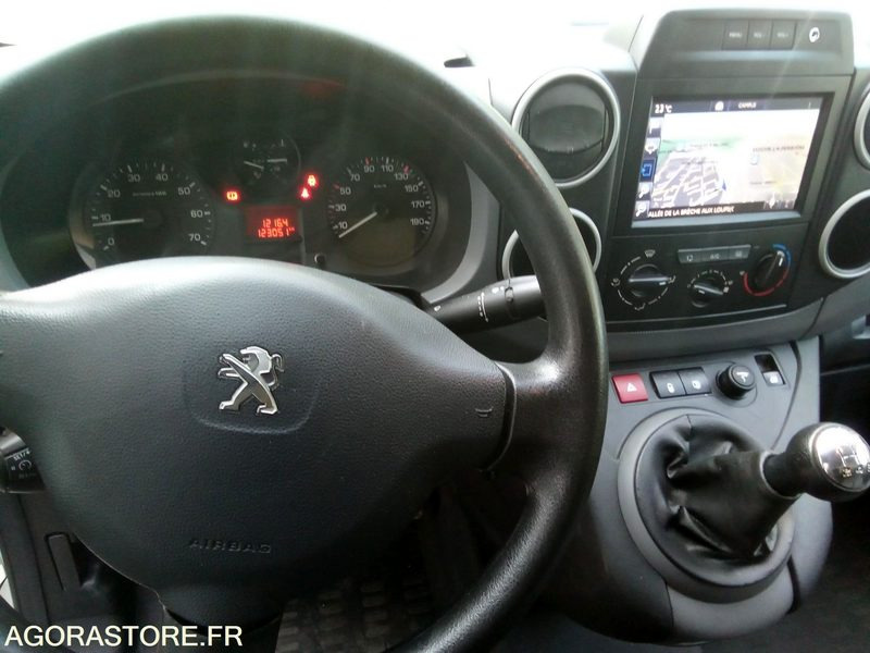 Furgoneta pequeña Peugeot. Partner 1.6 HDi 100 CV - 2017 - 123052 kms