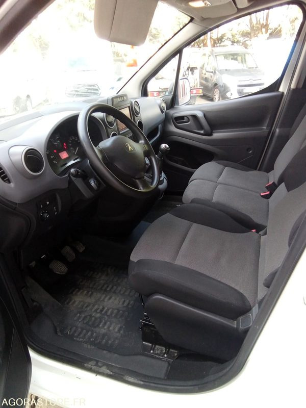 Furgoneta pequeña Peugeot. Partner 1.6 HDi 100 CV - 2017 - 123052 kms