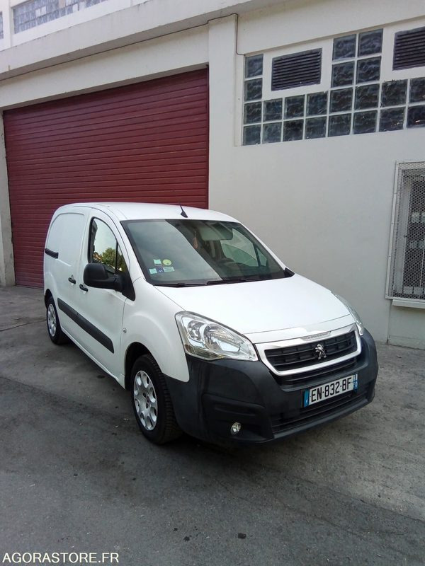 Furgoneta pequeña Peugeot. Partner 1.6 HDi 100 CV - 2017 - 123052 kms