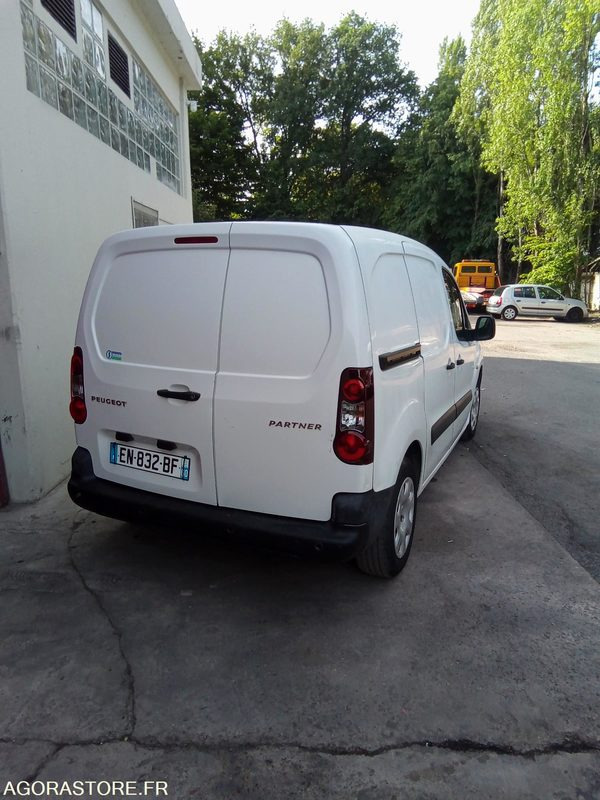 Furgoneta pequeña Peugeot. Partner 1.6 HDi 100 CV - 2017 - 123052 kms
