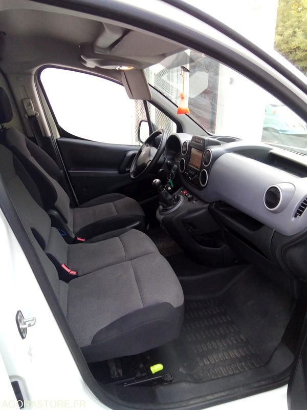 Furgoneta pequeña Peugeot. Partner 1.6 HDi 100 CV - 2017 - 123052 kms