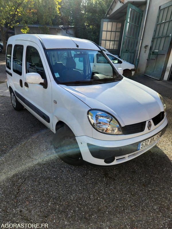 Furgoneta pequeña RENAUKT KANGOO COMBISPACE