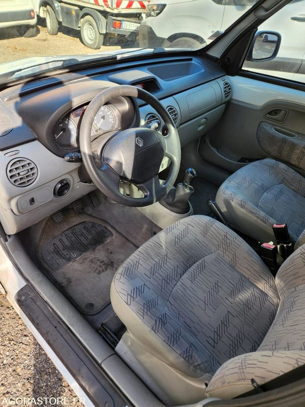 Furgoneta pequeña RENAUKT KANGOO COMBISPACE