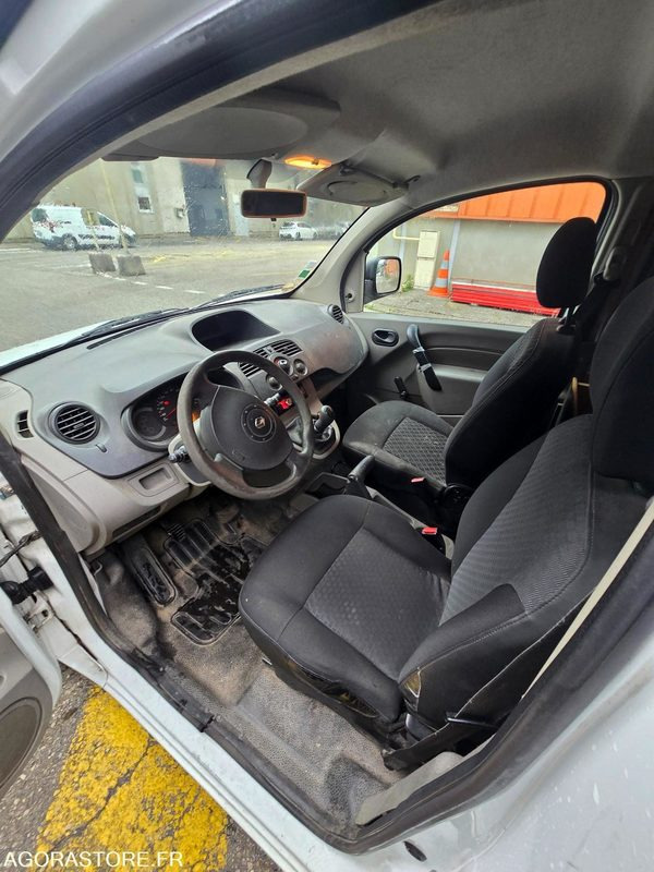 Furgoneta pequeña RENAULT KANGOO