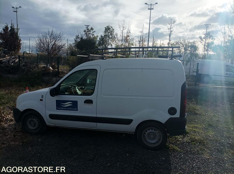 Furgoneta pequeña Renault Kangoo 06-2002 3990ZW34