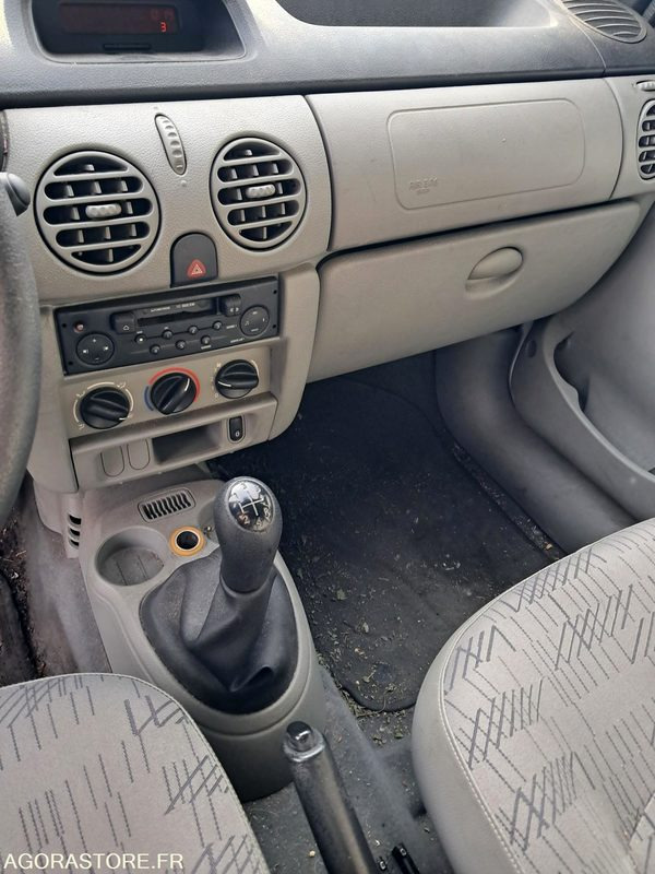 Furgoneta pequeña Renault Kangoo - 2006 - 75766kms - 1944 ZZ 42